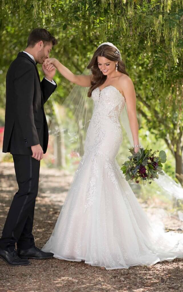 wedding dresses for hourglass body type