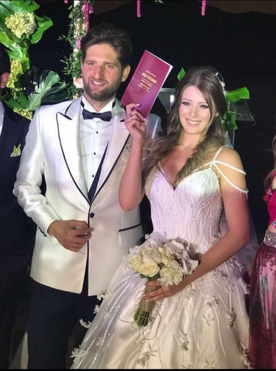 gizem_karaca_wedding.jpg