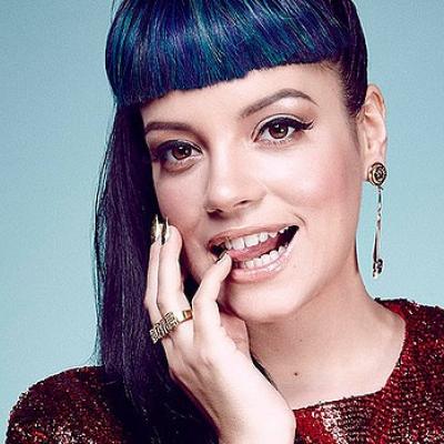 Lily Allen Steps Out Without Wedding Ring