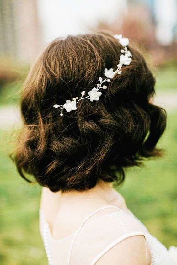 Simple And Subtle Hairstyles For The Minimal Bride! | Soft curl hairstyles,  Open hairstyles, Half updo hairstyles