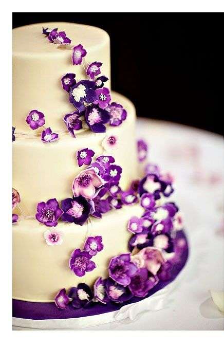 1,165 Purple Wedding Cake Decorated Flowers Stock Photos - Free &  Royalty-Free Stock Photos from Dreamstime