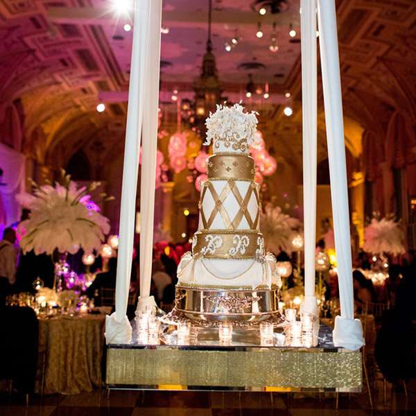 Wedding Cake Idea: Gravity-Defying Wedding Cakes