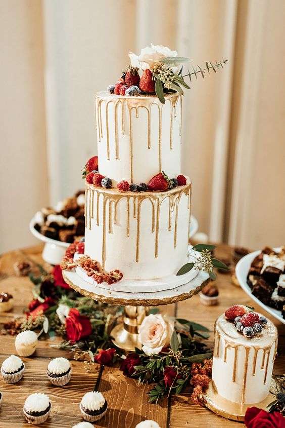 Christmas Cake with Flowers and Chocolate. Wedding Details - Wedding Cake  Stock Image - Image of marriage, decorated: 134861921
