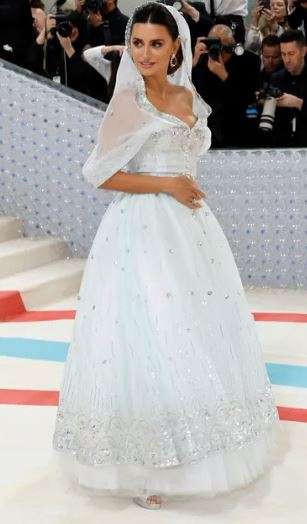 Met Gala 2023: Miranda Kerr looks like a princess in Dior gown