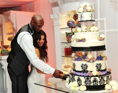 Kim Kardashian Says I Do to $20,000 Wedding Cake