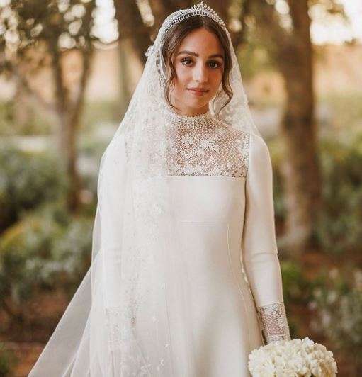 Bride to be tiara & veil